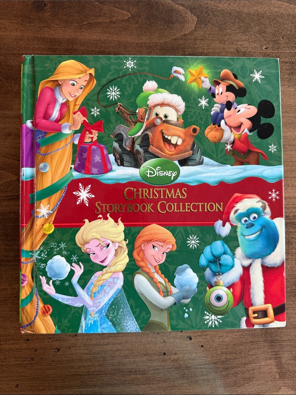 Disney Holiday Storybook Collection - Green, Red & Blue Festive Cover